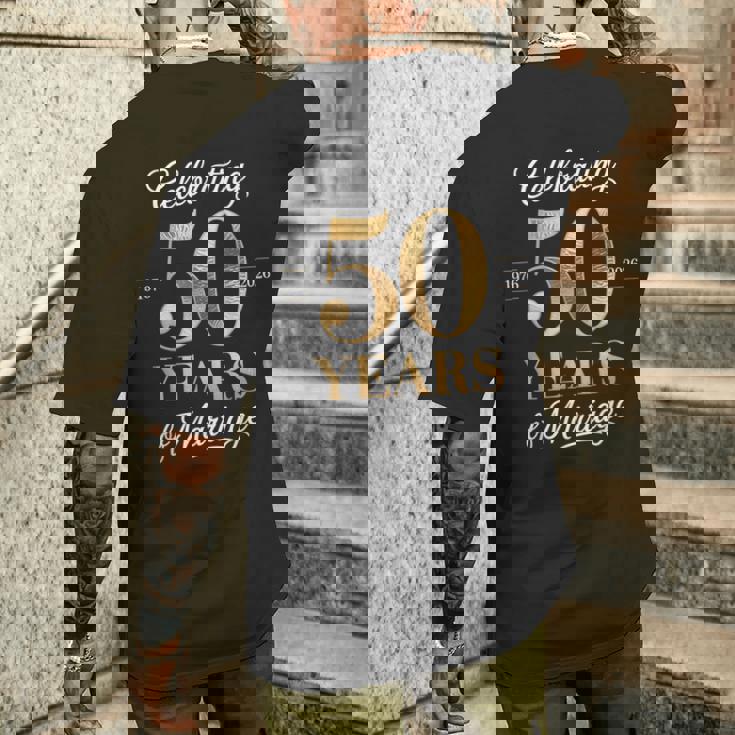 結婚 50 周年を祝う 1976 年 2026 年のゴールデン デザイン メンズTシャツ バックプリント 彼への贈り物