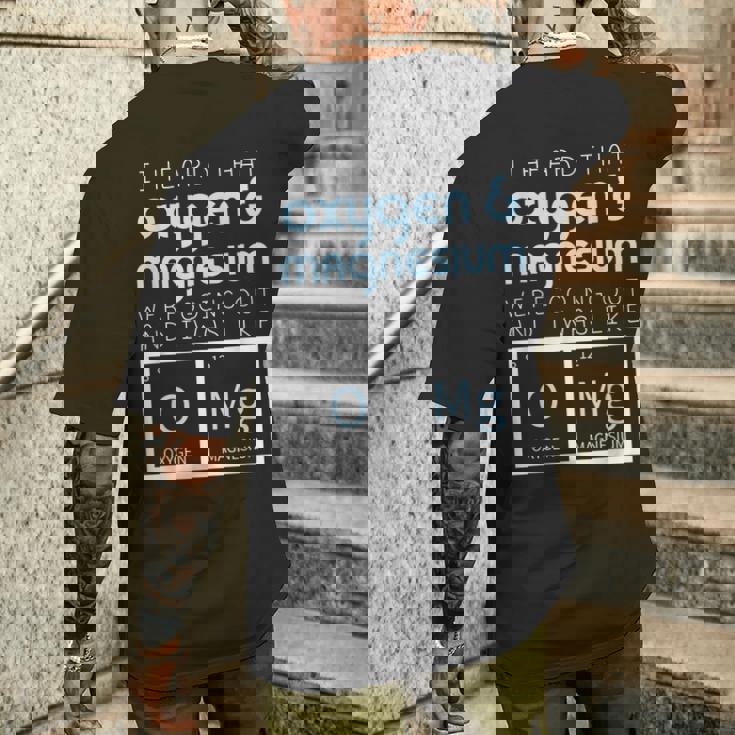 酸素 マグネシウム お出かけ 科学 Omg おもしろ化学 オタク メンズTシャツ バックプリント 彼への贈り物