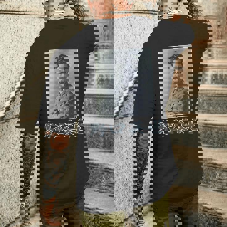 野口英世（日本の偉人）歴史上の人物 写真 肖像【変なデザイン屋さん】面白い 長袖tシャツ メンズTシャツ バックプリント 彼への贈り物