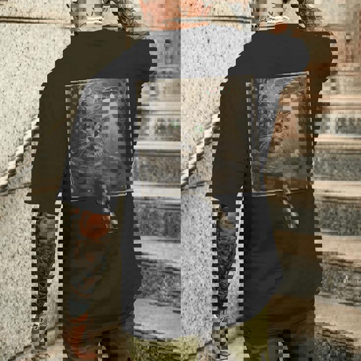 面白いsf自撮り猫とエイリアンビジターの不気味な瞬間。 メンズTシャツ バックプリント 彼への贈り物