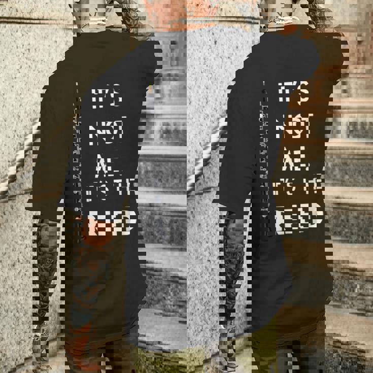 面白いオーボエ奏者 オーボイスト ミュージシャン 音楽教師 プン オーボエ メンズTシャツ バックプリント 彼への贈り物