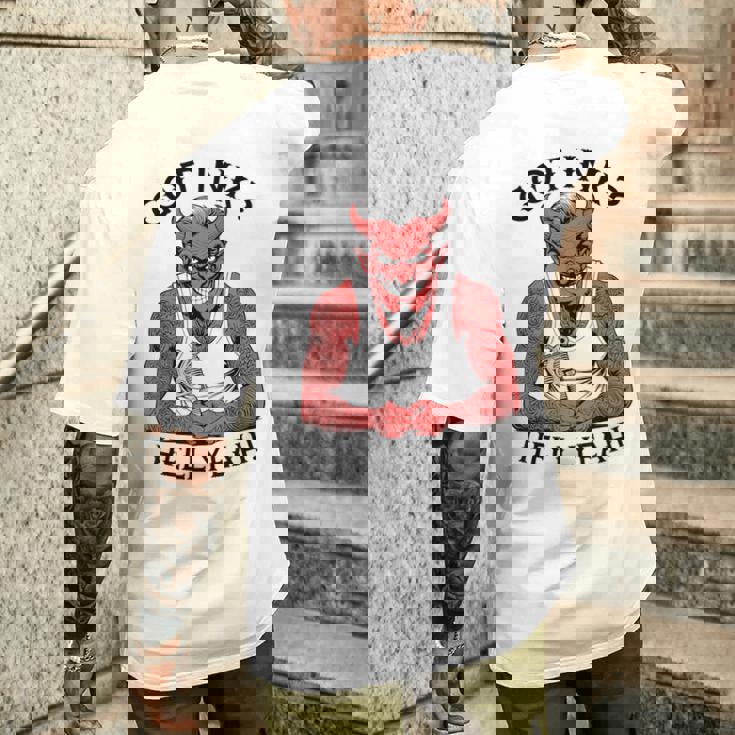 Got Ink Tattoo Devil Hell Yeah Inked Tattooist メンズTシャツ バックプリント 彼への贈り物