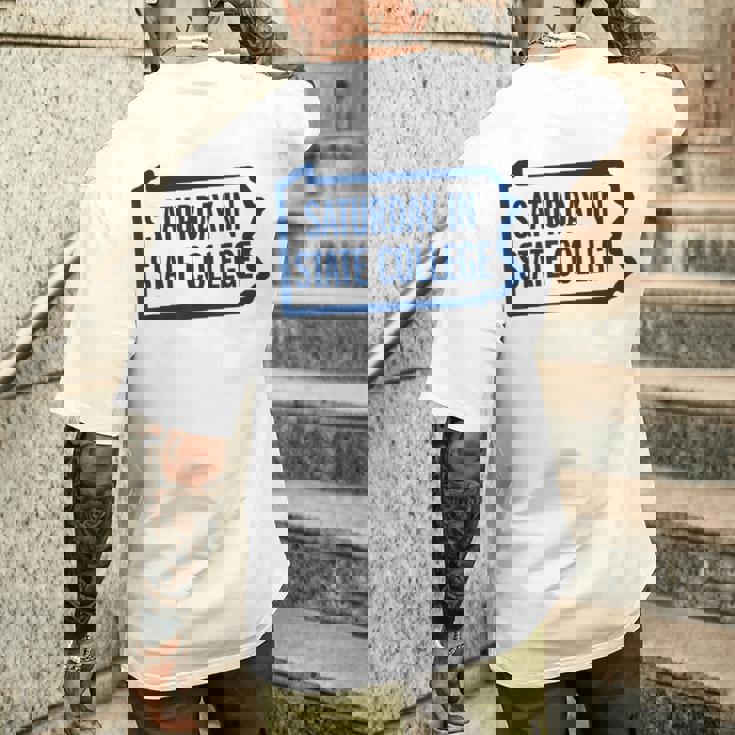 Saturday Intate College Pa Is For Football メンズTシャツ バックプリント 彼への贈り物