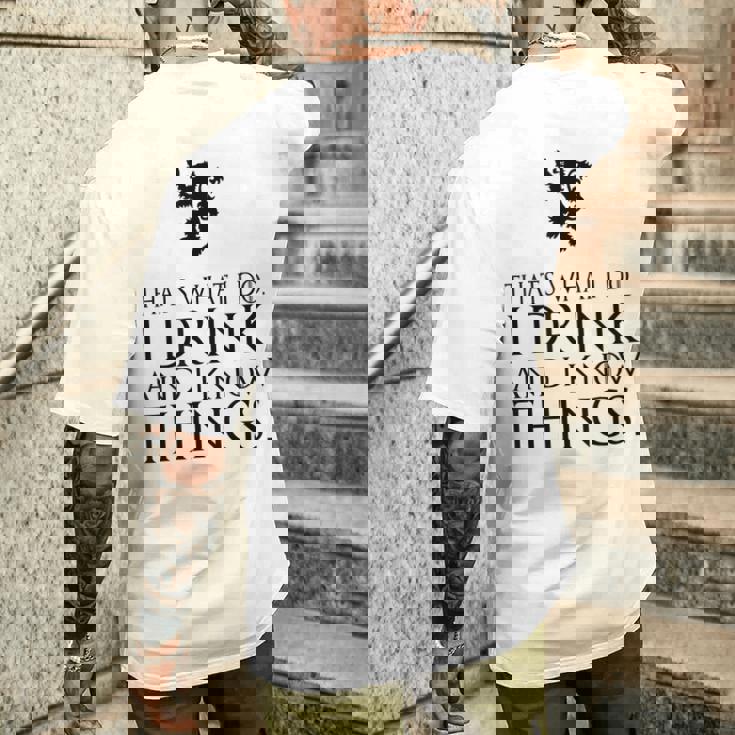 That's What I Do I Drink And I Know Things メンズTシャツ バックプリント 彼への贈り物