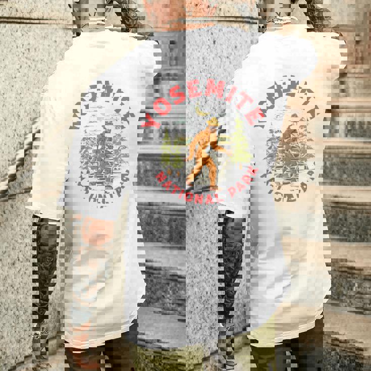 Yosemite National Park Ranger Bigfoot 80Sasquatch メンズTシャツ バックプリント 彼への贈り物