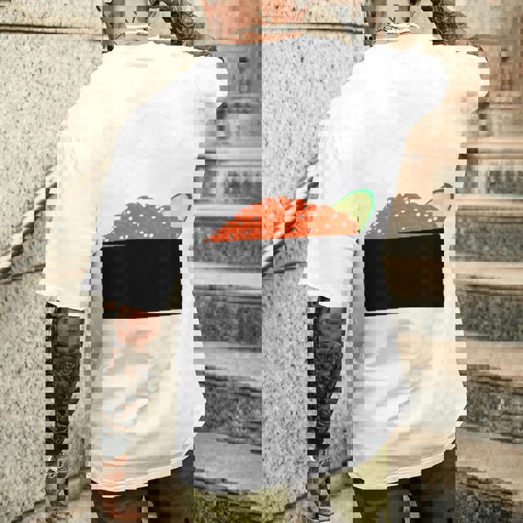 【いくら】イクラ 寿司 おすし 軍艦巻き 可愛い おもしろ 面白い 鮭 魚卵 料理 文字 ネタ ウケ狙い 文字入り 変な メンズTシャツ バックプリント 彼への贈り物