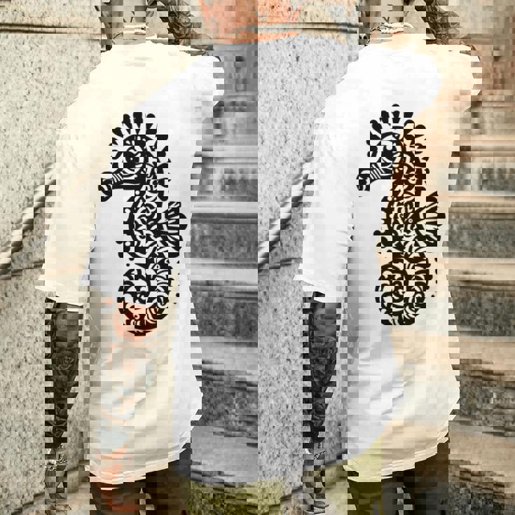 かわいいタツノオトシゴ ポリネシア トライバル マオリ柄 タツノオトシゴ 長袖tシャツ メンズTシャツ バックプリント 彼への贈り物