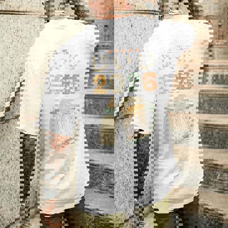 じいじ2026・今おじいちゃんです・おじいちゃんになりました・ベビーのお知らせ メンズTシャツ バックプリント 彼への贈り物