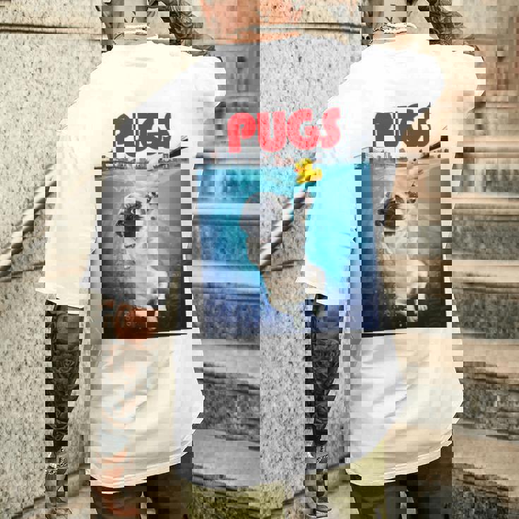 ニューヨーク港でゴム製のアヒルのおもちゃで遊ぶかわいいパグ犬 長袖tシャツ メンズTシャツ バックプリント 彼への贈り物