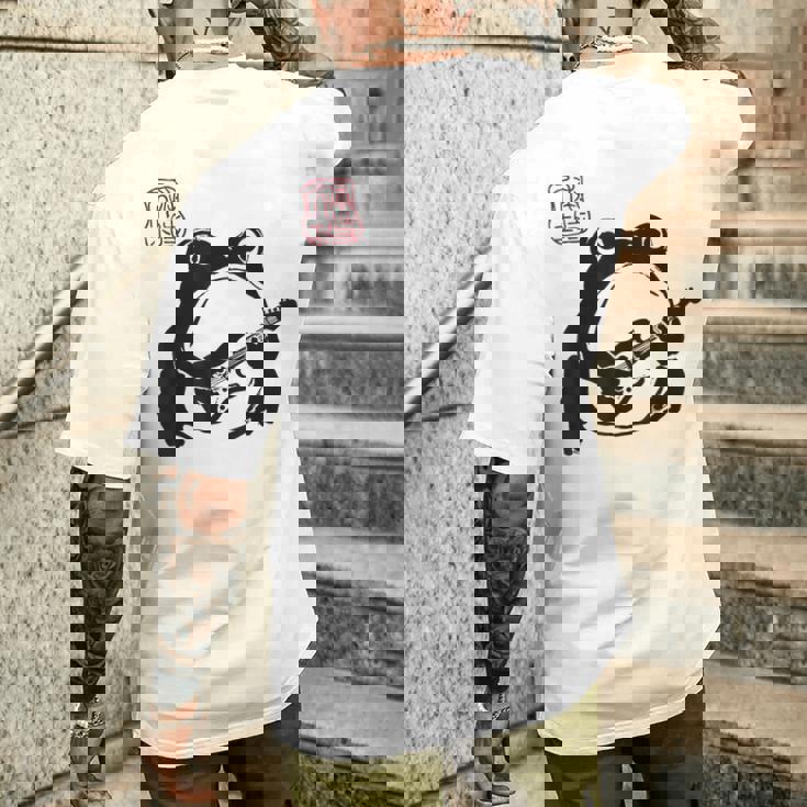 不機嫌そうなカエル 面白い ギター ロックミュージック アニメ 日本語 メンズTシャツ バックプリント 彼への贈り物