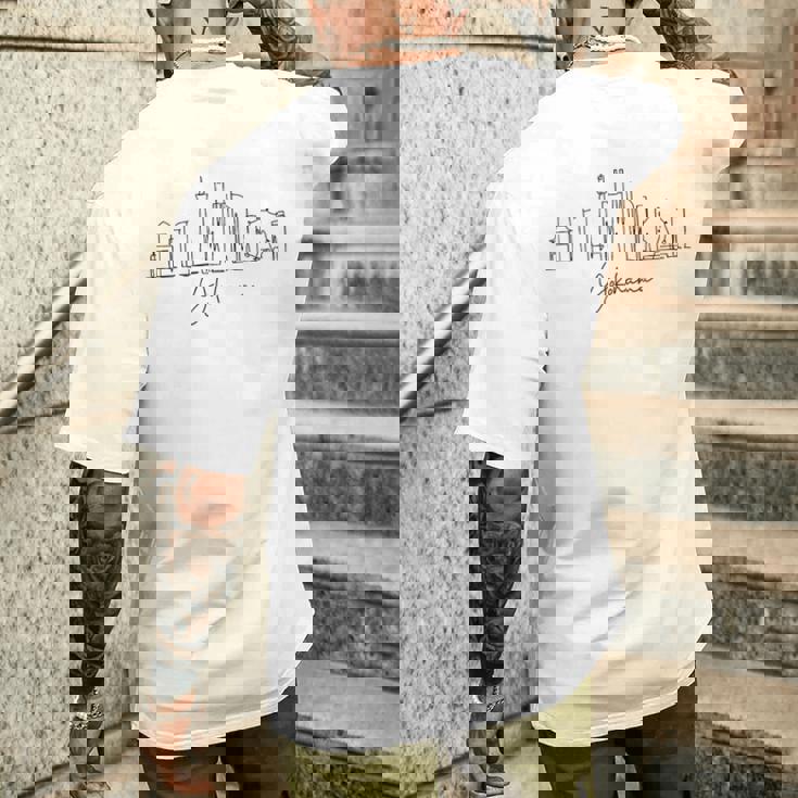 街 スカイライン 旅行 お土産 観光 横浜 日本 メンズTシャツ バックプリント 彼への贈り物