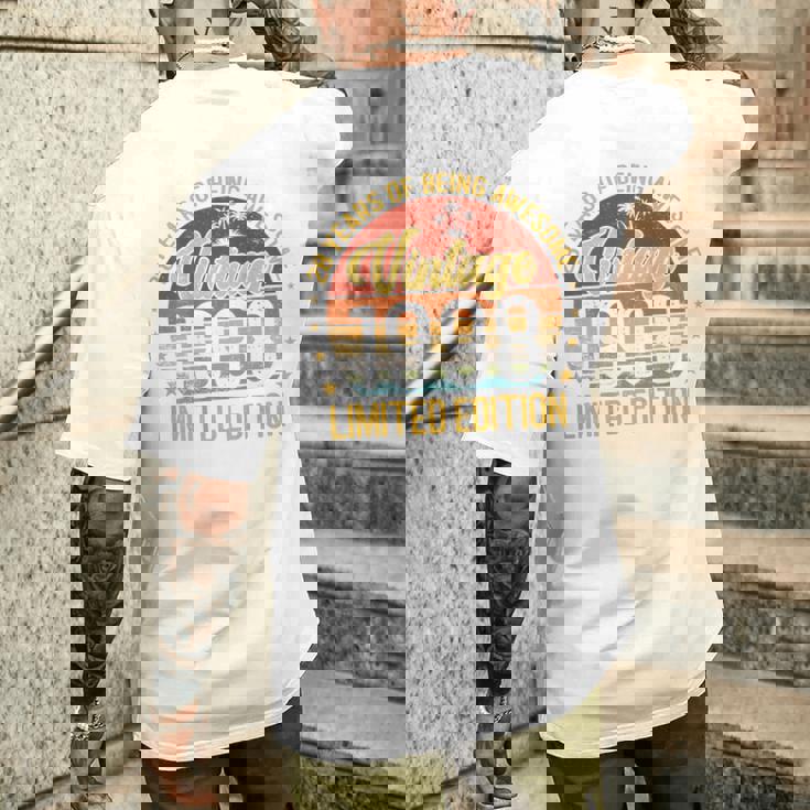 裏面 ヴィンテージ 28 誕生日 デコレーション メンズ 28歳 1998 28歳 メンズTシャツ バックプリント 彼への贈り物