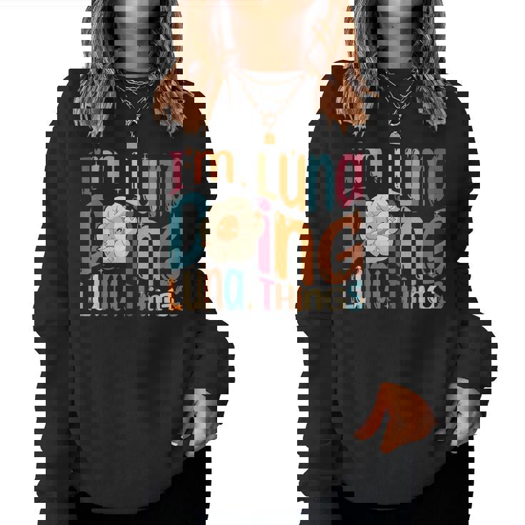 I'm Luna Doing Luna Things Groovy Retro Luna レディーススウェットシャツ