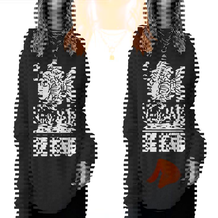 Be Kind Fish 学校教師の初日おめでとう レディーススウェットシャツ