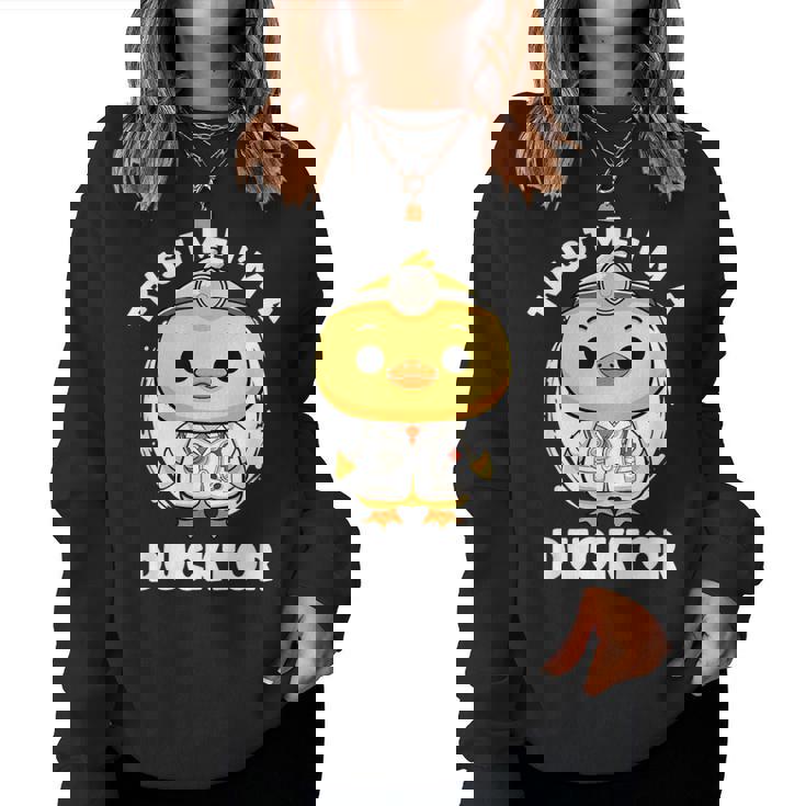 Trust Me I'm A Ducktor Duck Nurse 小児科医 レディーススウェットシャツ