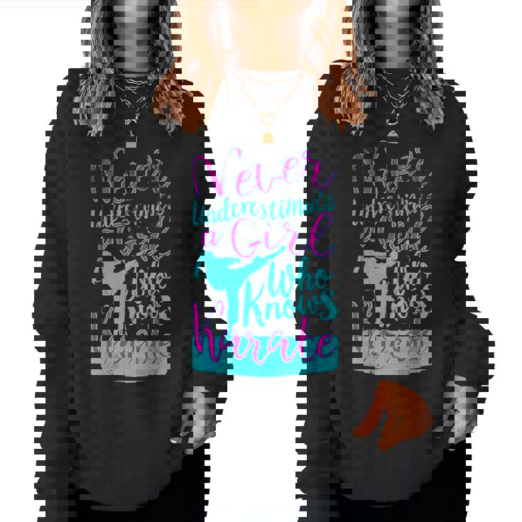 空手を知っている女の子を過小評価してはいけない面白い名言 レディーススウェットシャツ