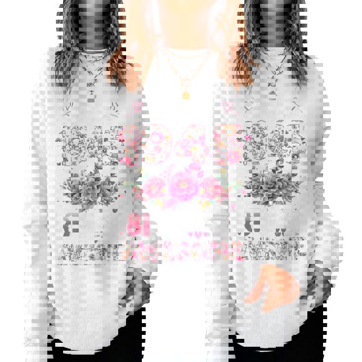 オンバック 81歳 1945年3月 花柄 81歳の誕生日 レディーススウェットシャツ