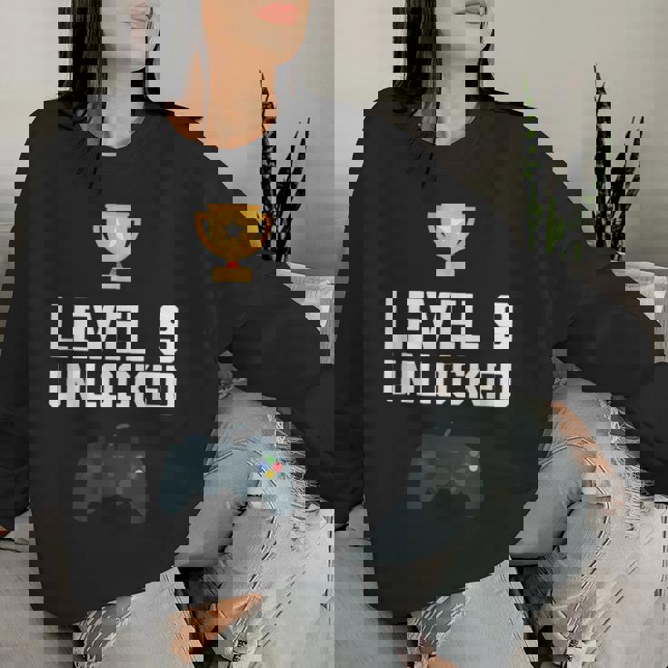 9歳 誕生日シャツ 男の子 女の子 ギフト 9歳 レベルアップ ゲーマー レディーススウェットシャツ 彼女への贈り物