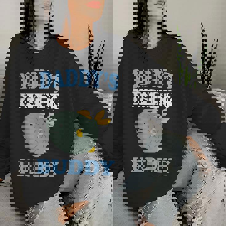 Daddy's Fishing Buddyon Daughter ギフトtシャツ レディーススウェットシャツ 彼女への贈り物