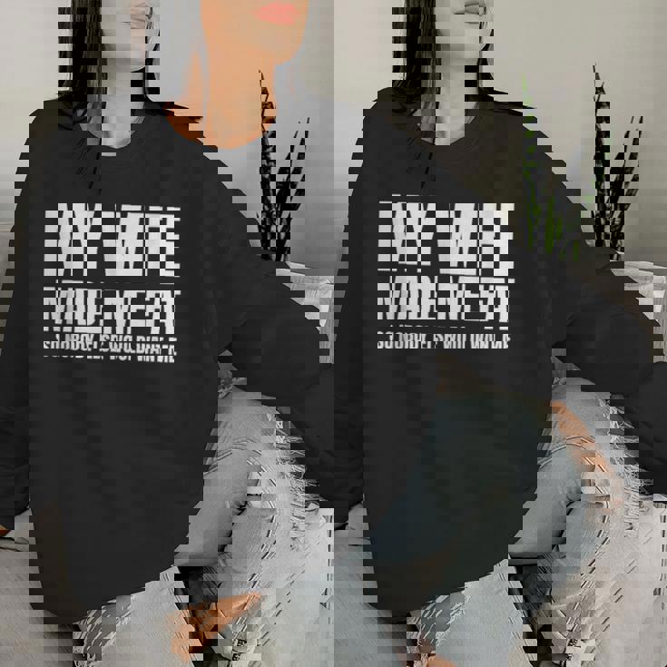 My Wife Made Me Fat Unhinged Dad Joke 不潔なミーム ぽっちゃり レディーススウェットシャツ 彼女への贈り物