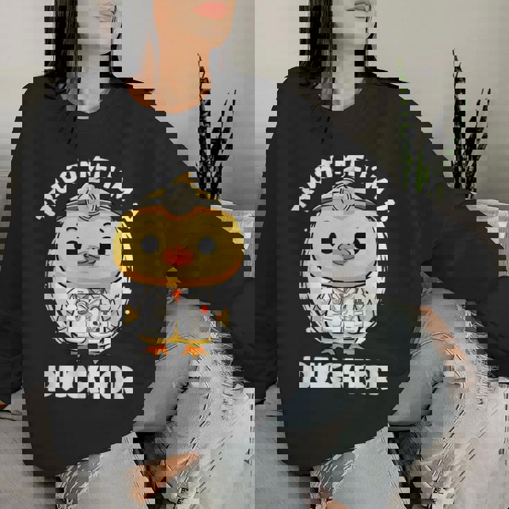 Trust Me I'm A Ducktor Duck Nurse 小児科医 レディーススウェットシャツ 彼女への贈り物