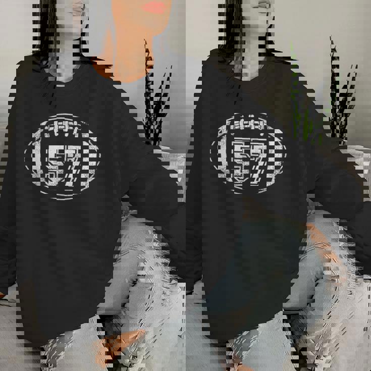 フットボール選手 57 Football Mom Dad ジャージ 57 代表チーム。 レディーススウェットシャツ 彼女への贈り物