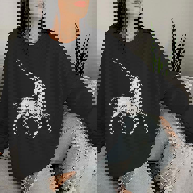 ユニコーン 神話上の生き物 おとぎ話 ファンタジー ヴィンテージ 古い Unicorn Fairy Tale Horse 長袖tシャツ レディーススウェットシャツ 彼女への贈り物