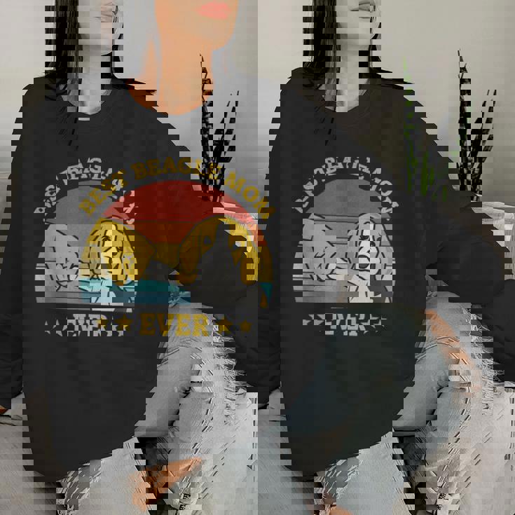 史上最高のビーグルママ ヴィンテージレトロデザイン 子犬犬のお母さん ビーグル犬のオーナーギフトのアイデア Mom レディーススウェットシャツ 彼女への贈り物