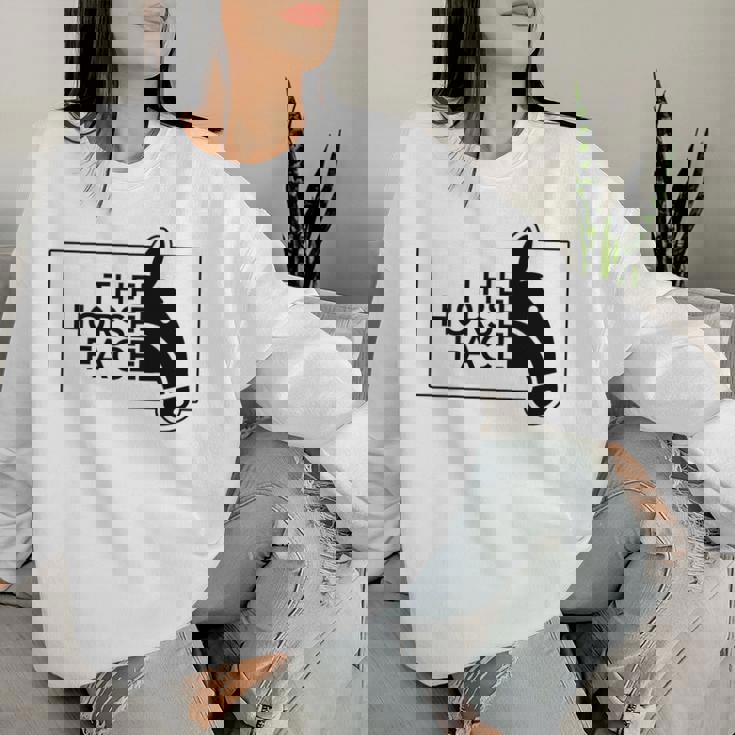 【バックプリント・背中側】ザ・ホース・フェイス The Horse Face 午年 馬 2026 パロディ レディーススウェットシャツ 彼女への贈り物