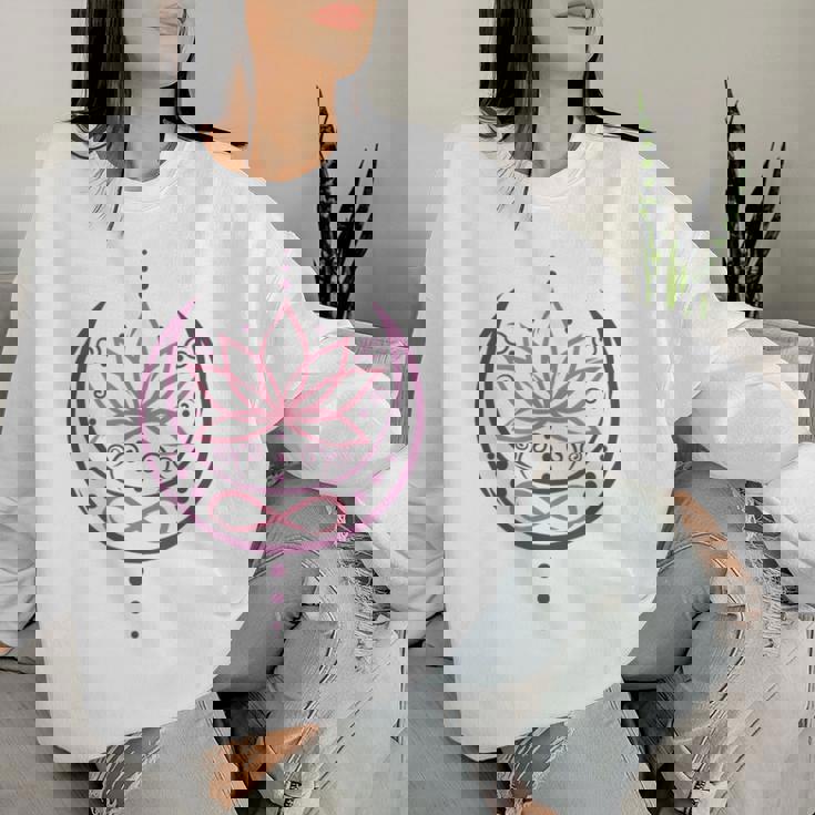 月と無限のシンボルの蓮 ヨガと禅 蓮の花 レディーススウェットシャツ 彼女への贈り物