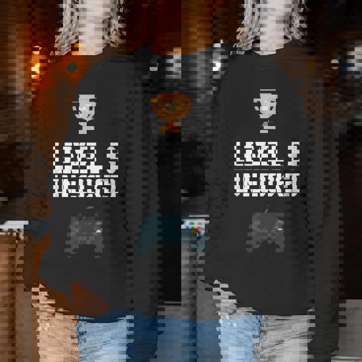 9歳 誕生日シャツ 男の子 女の子 ギフト 9歳 レベルアップ ゲーマー レディーススウェットシャツ 面白い贈り物