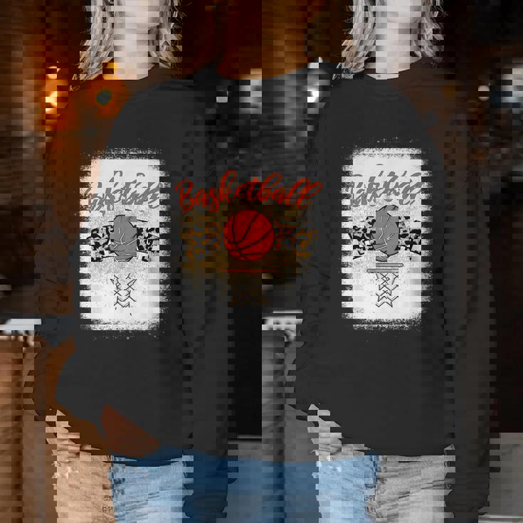 Basketball Mom Bleached Leopard 母の日 バスケットボール ママ レディーススウェットシャツ 面白い贈り物