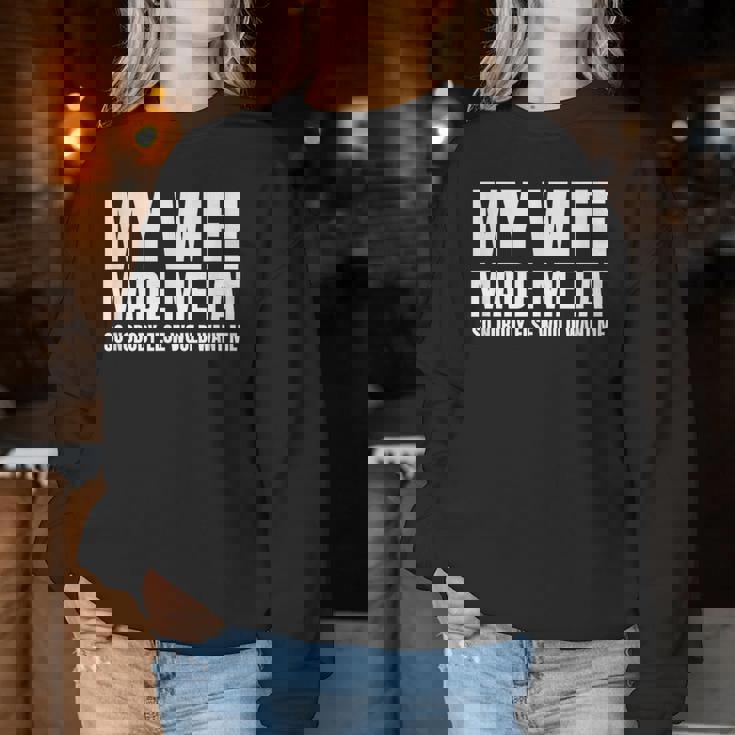 My Wife Made Me Fat Unhinged Dad Joke 不潔なミーム ぽっちゃり レディーススウェットシャツ 面白い贈り物