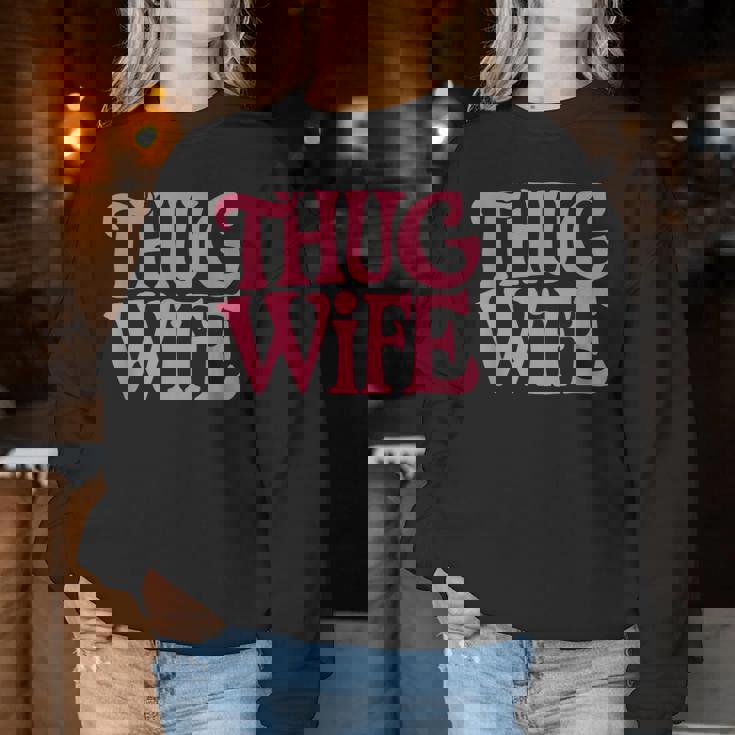 Pink Thug Wife クラシックなギャングスタイルのレトロなステートメント レディーススウェットシャツ 面白い贈り物