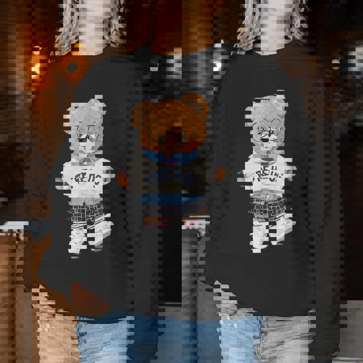 クールなテディベアの女の子と無料の抱擁イラストグラフィック。 レディーススウェットシャツ 面白い贈り物