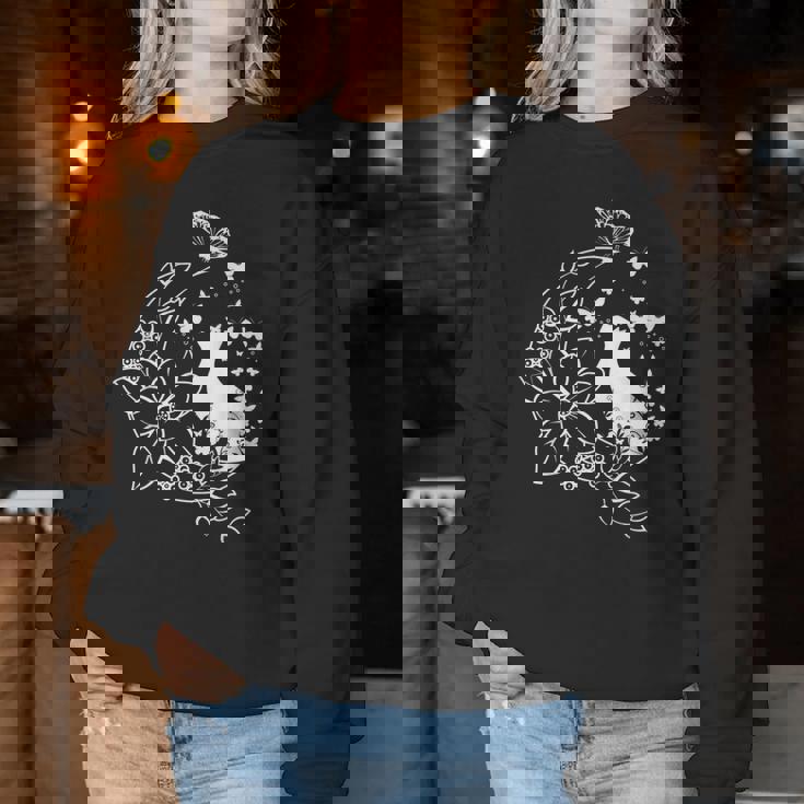 花柄の三日月と蝶を持った猫。 レディーススウェットシャツ 面白い贈り物