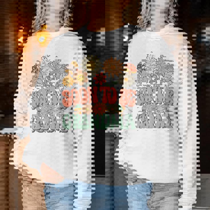 Soon To Be Grandma Expecting Baby Daisy Groovy Wildflower レディーススウェットシャツ 面白い贈り物