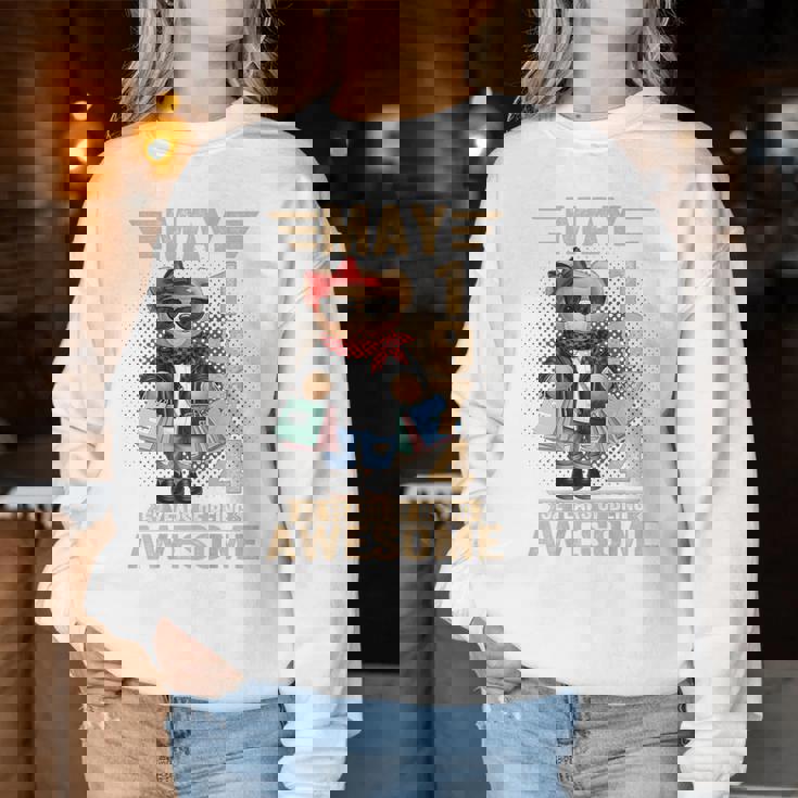 オンバック 5月52日 誕生日 男性 女性 1974年 テディベア レディーススウェットシャツ 面白い贈り物