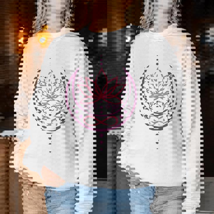 月と無限のシンボルの蓮 ヨガと禅 蓮の花 レディーススウェットシャツ 面白い贈り物