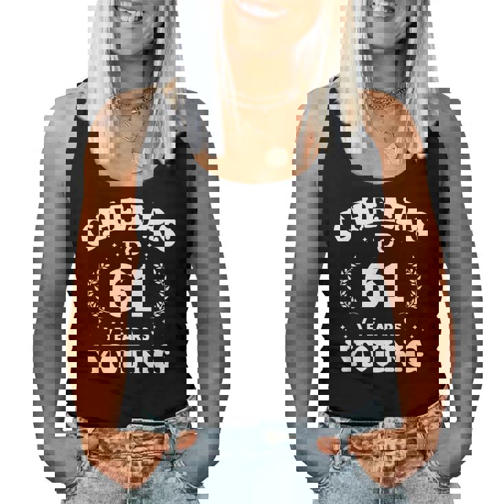 Cheers To 61歳 若い 61歳 61歳 誕生日 男性 女性 レディースタンクトップ