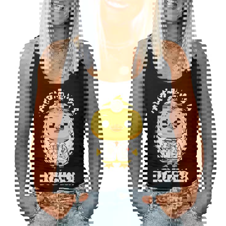 Trust Me I'm A Ducktor Duck Nurse 小児科医 レディースタンクトップ