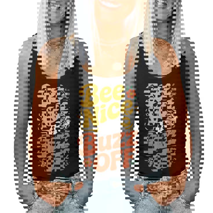 ミツバチ 養蜂家 ミツバチの巣立ち Bee Nice Or Buzz Off レディースタンクトップ