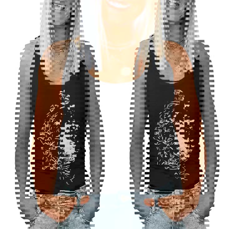 花柄の三日月と蝶を持った猫。 レディースタンクトップ