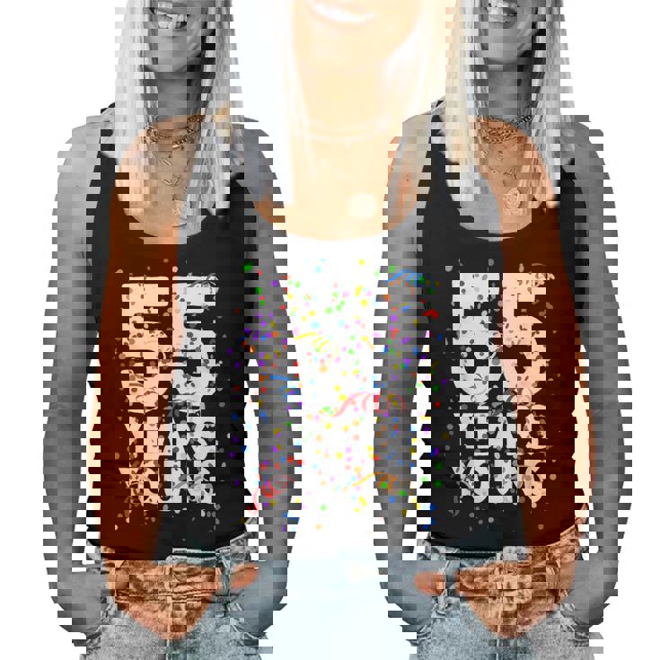 面白い 55 歳 若い55歳の誕生日おめでとうシャツ 男性用 女性用 レディースタンクトップ