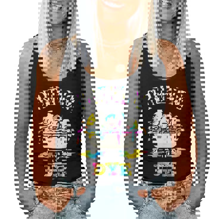 面白いイースターしゃれ。染める準備をする卵狩り。男性、女性、子供用。 レディースタンクトップ