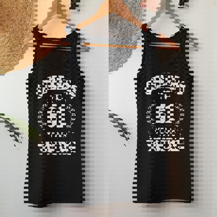 Cheers To 61歳 若い 61歳 61歳 誕生日 男性 女性 レディースタンクトップ 面白い贈り物