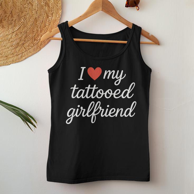 I Heart My Tattooed Girlfriend かわいいレッドハートデザイン レディースタンクトップ 面白い贈り物