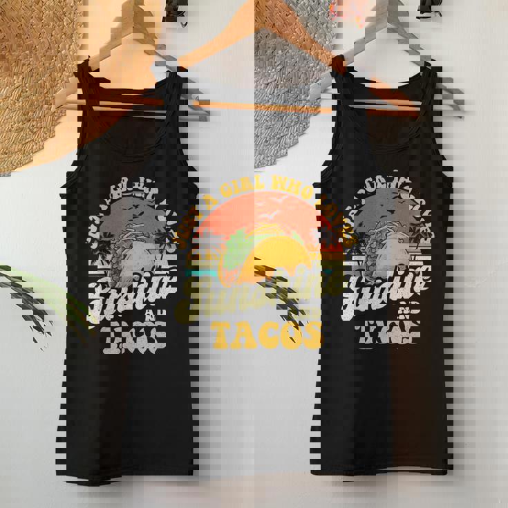サンシャインとタコスが大好きな女の子-タコス好きメキシコ レディースタンクトップ 面白い贈り物