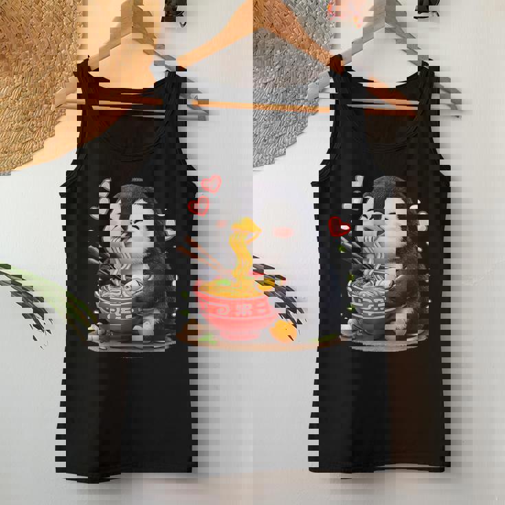 ペンギン食べる ラーメン 麺 ペンギン 男の子 女の子 キッズ 大人 レディースタンクトップ 面白い贈り物