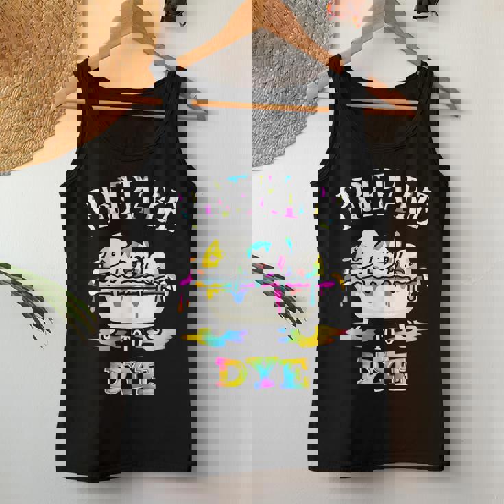 面白いイースターしゃれ。染める準備をする卵狩り。男性、女性、子供用。 レディースタンクトップ 面白い贈り物